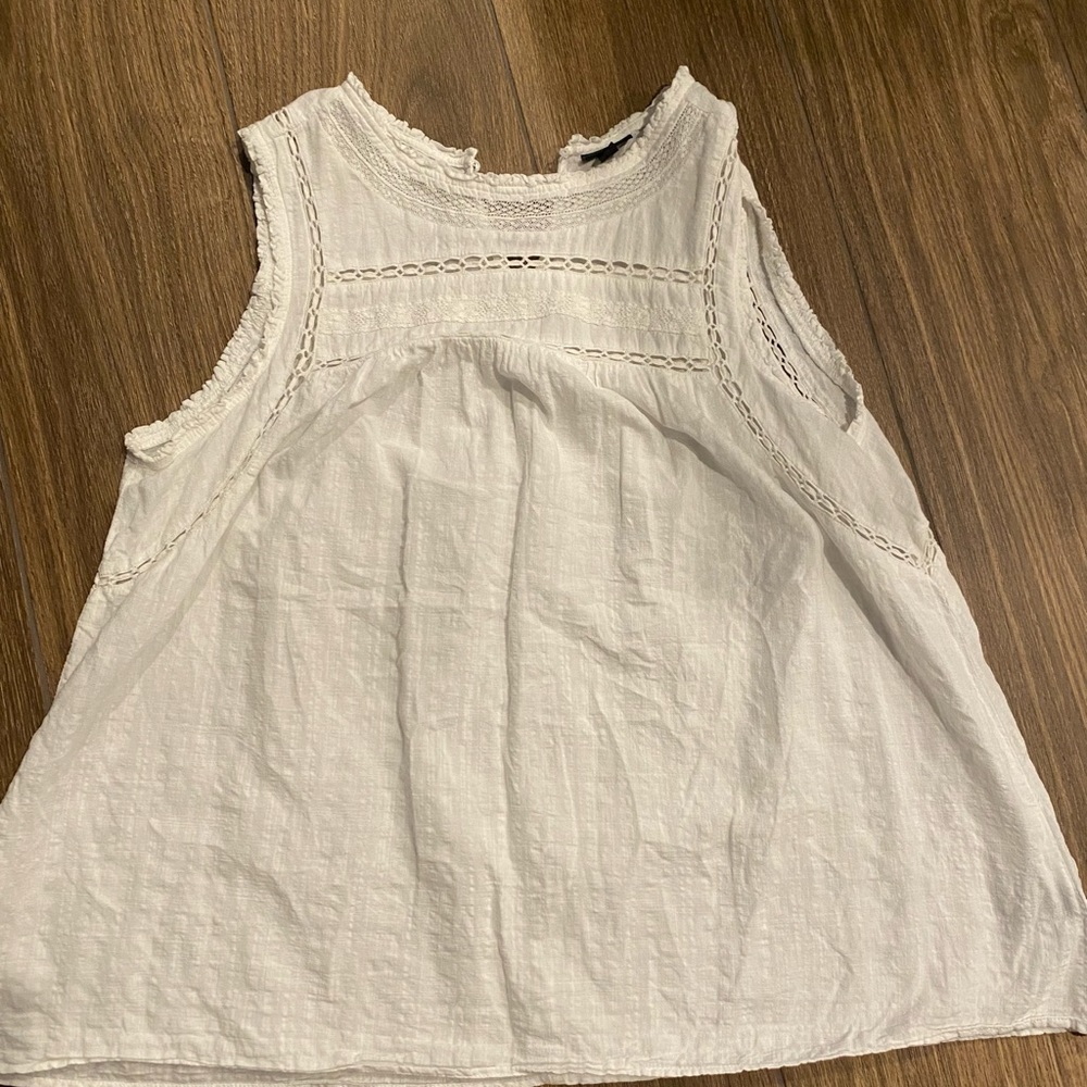 Torrid white crochet tank size 1